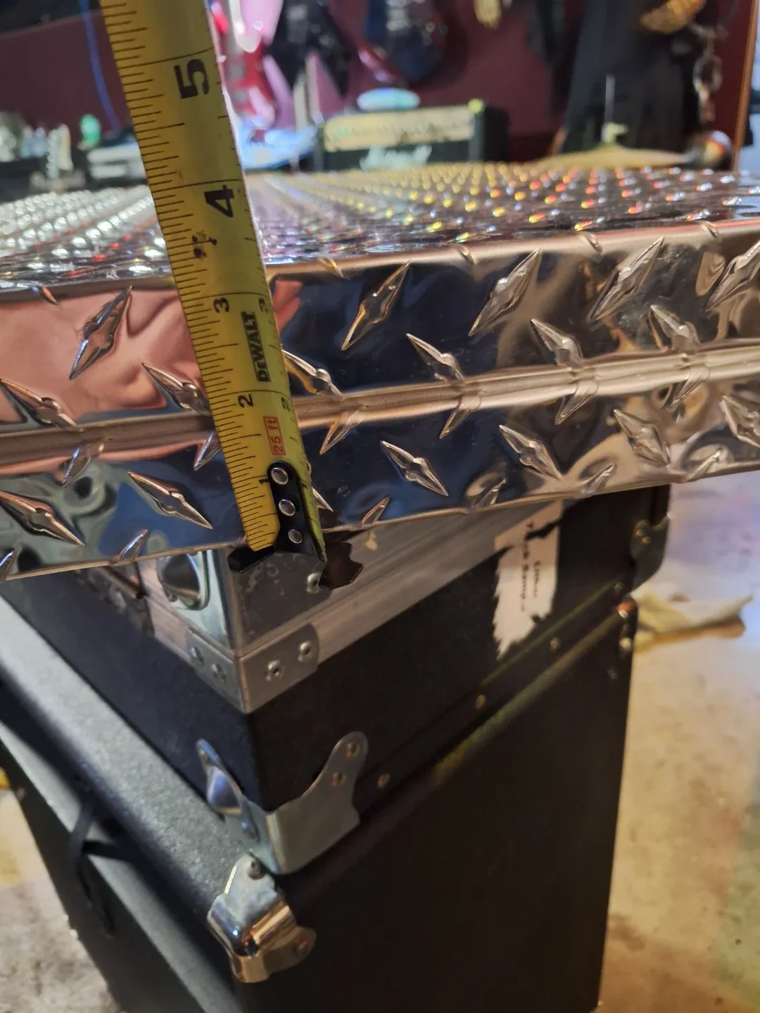 Custom Road Case - Diamond Plate image indicator(4)