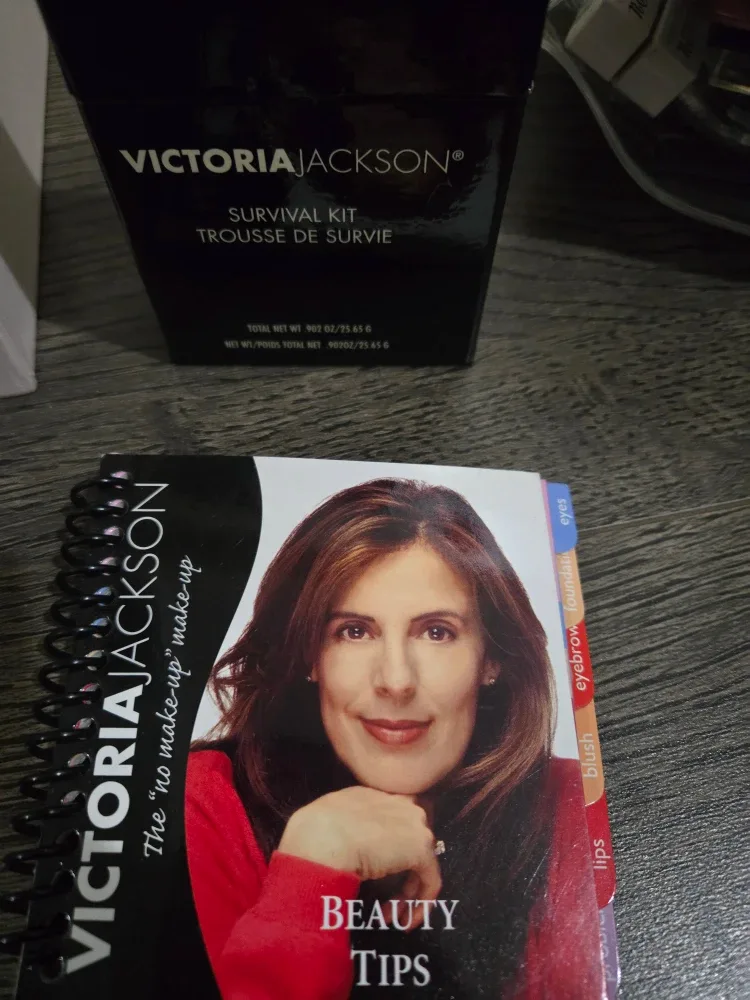 Victoria Jackson Survival Kit Trousse de Survie image indicator(1)