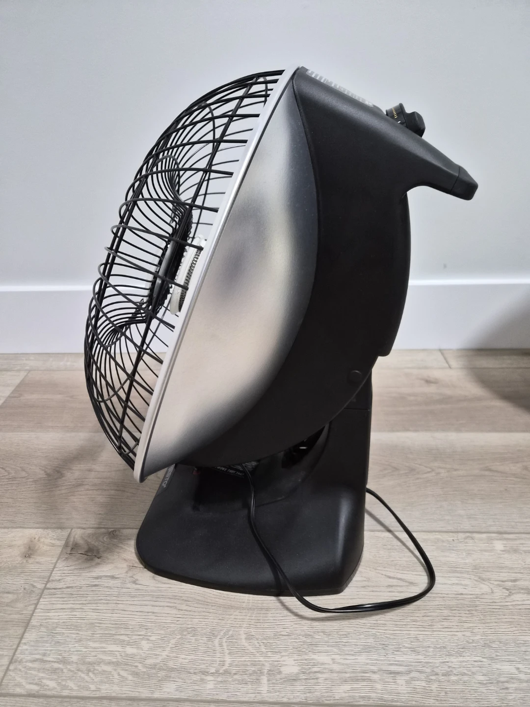 Presto HeatDish + Tilt Electric Heater - photo 2