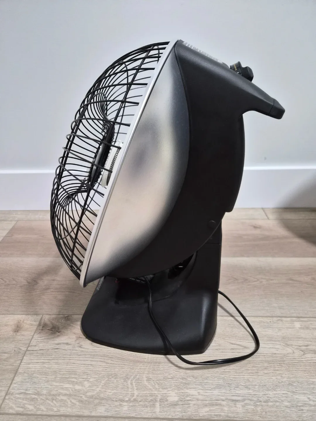 Presto HeatDish + Tilt Electric Heater image indicator(2)