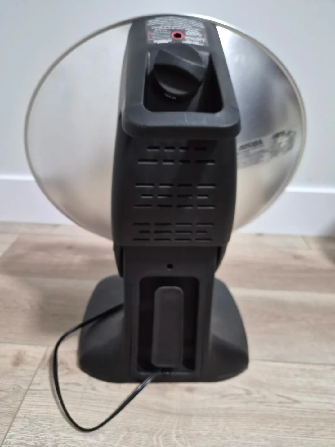 Presto HeatDish + Tilt Electric Heater image indicator(3)