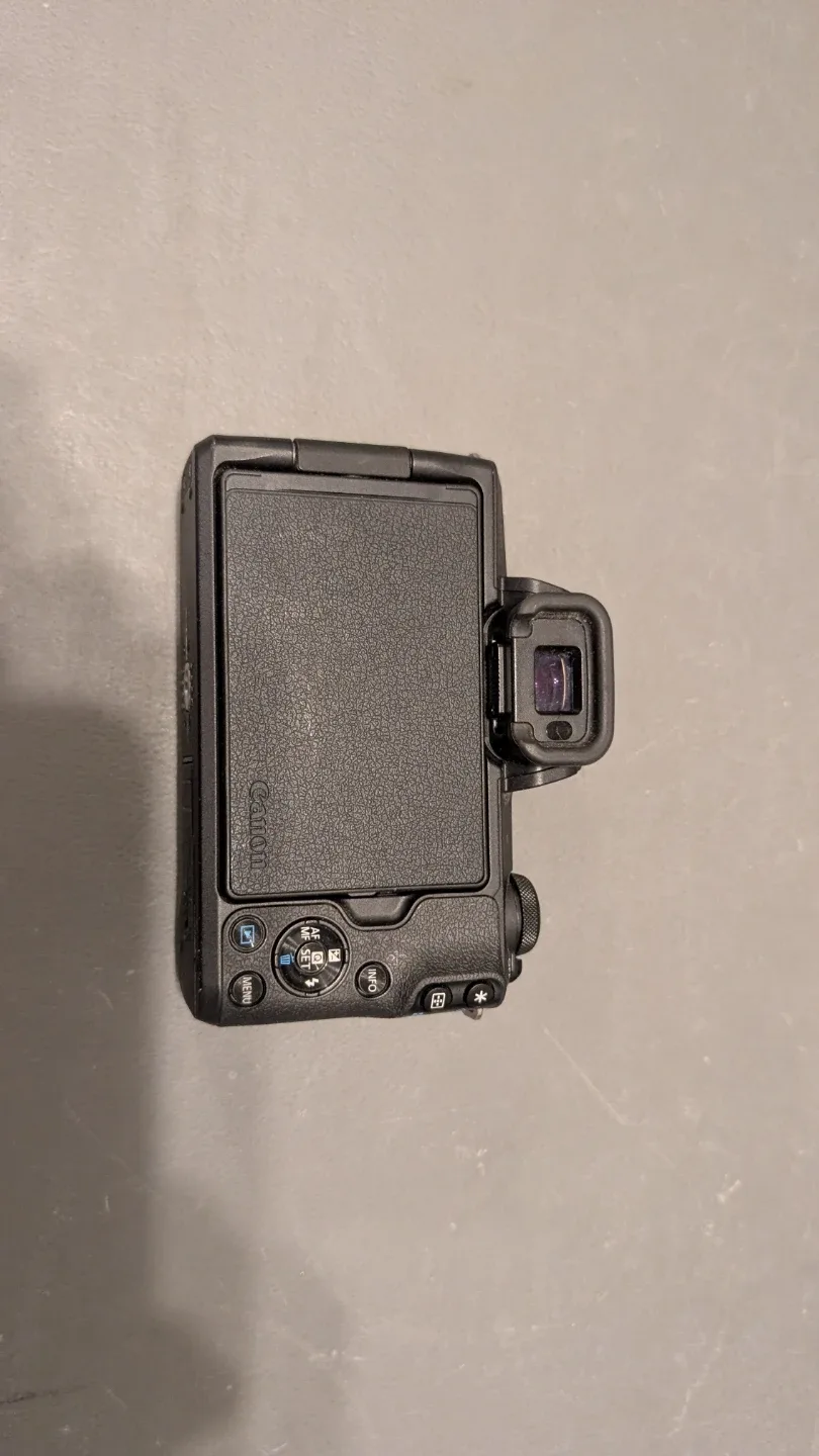 Canon EOS M50 with 5 different lenses included image indicator(2)