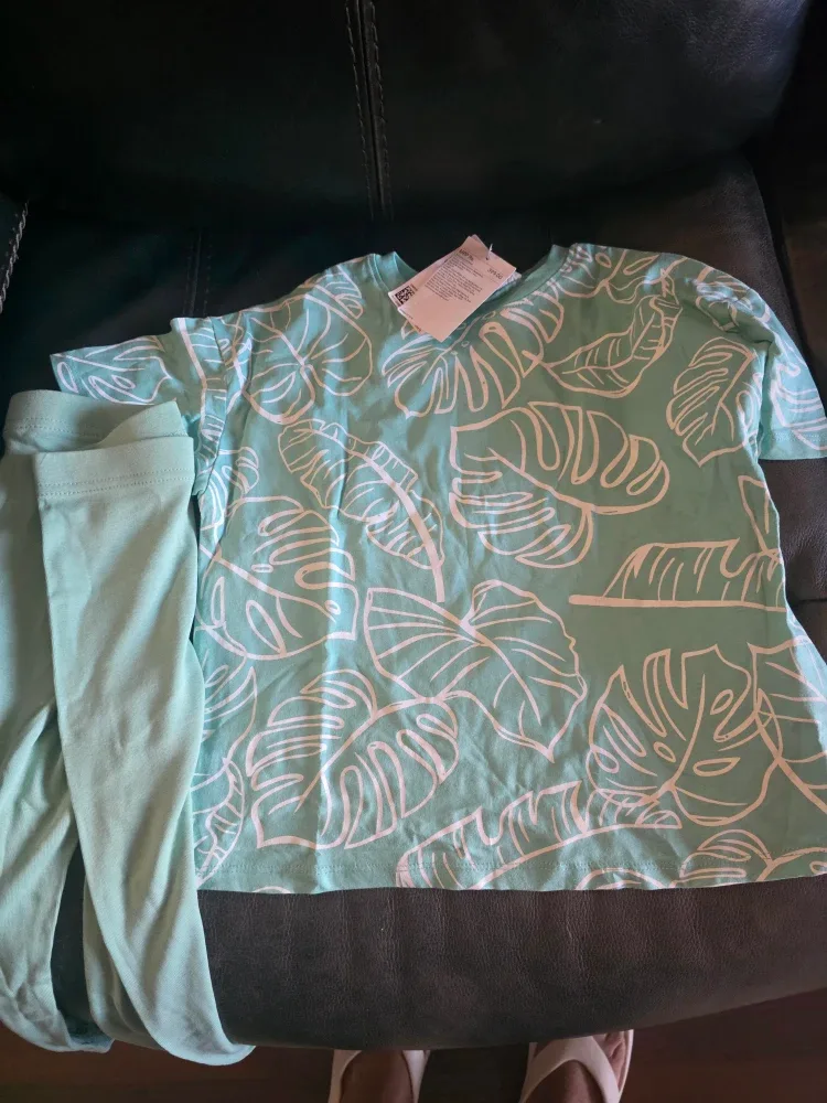 New H&M Kids Outfit (Size 2-4Y) image indicator(2)