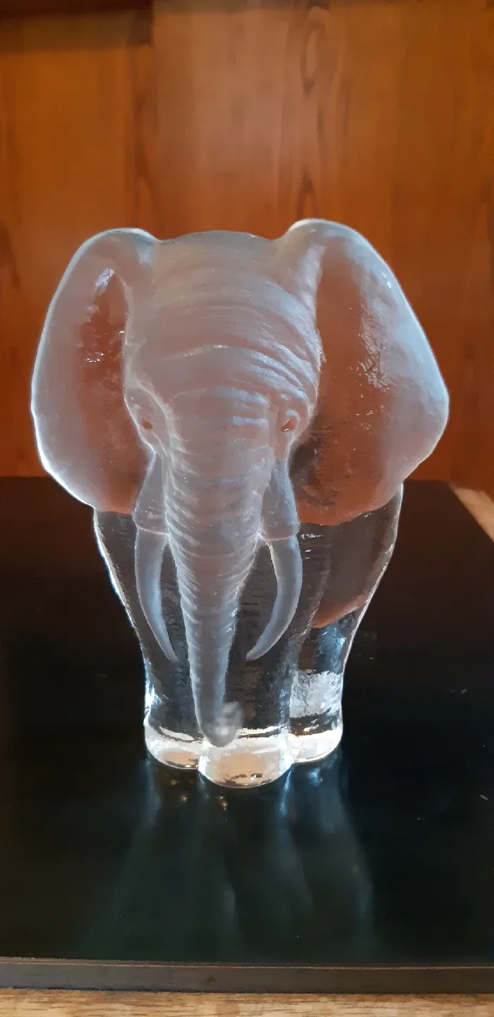 2 Swedish Crystal Paperweights/Figurines image indicator(3)