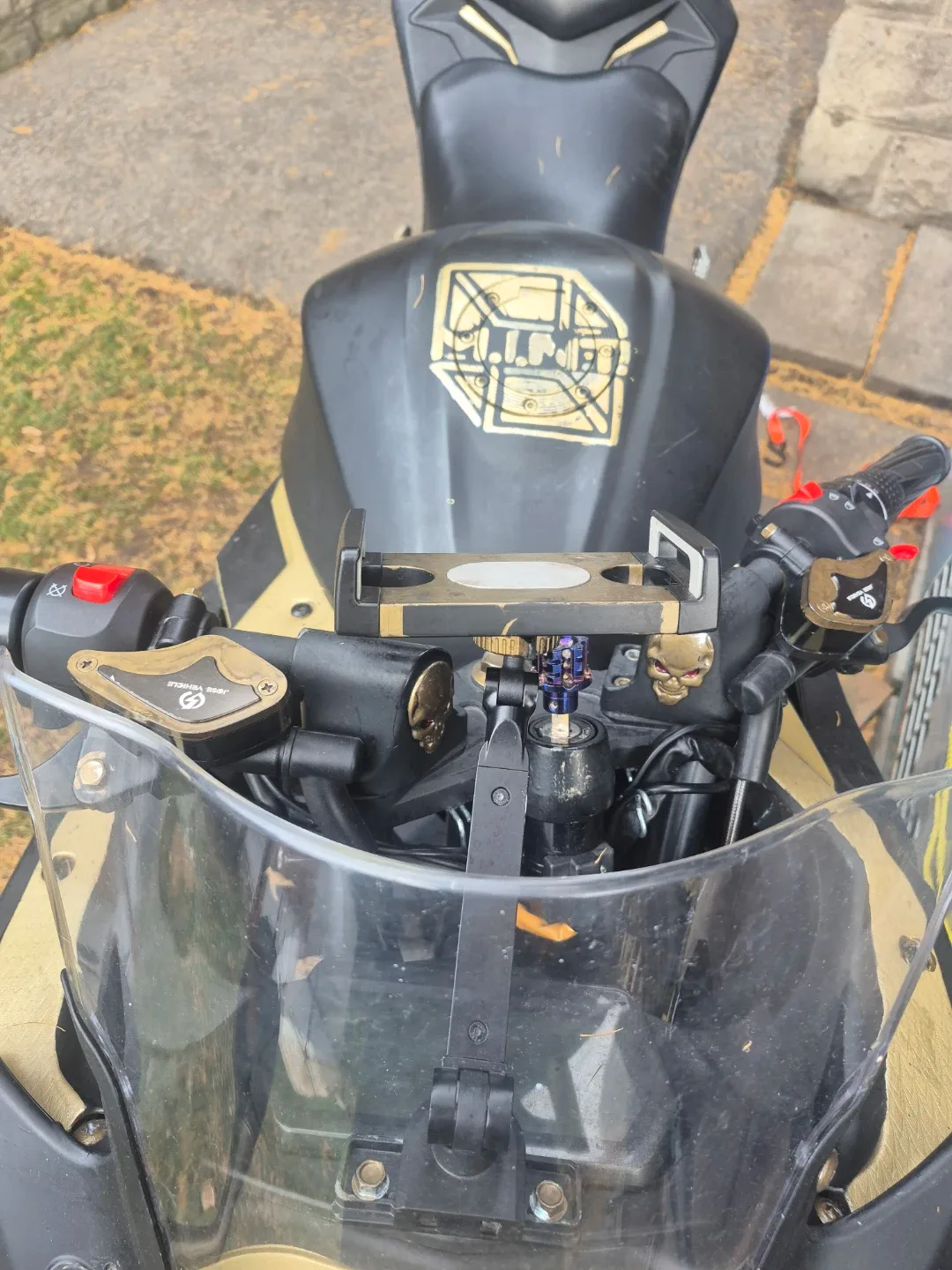 Black and Gold Electric Motorcycle image indicator(5)