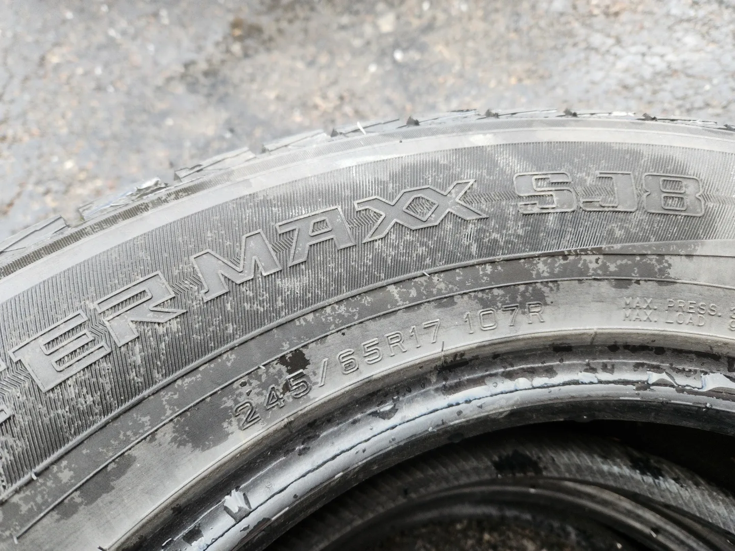 Dunlop Winter Maxx SJ8 245/65R17 Tires image indicator(3)