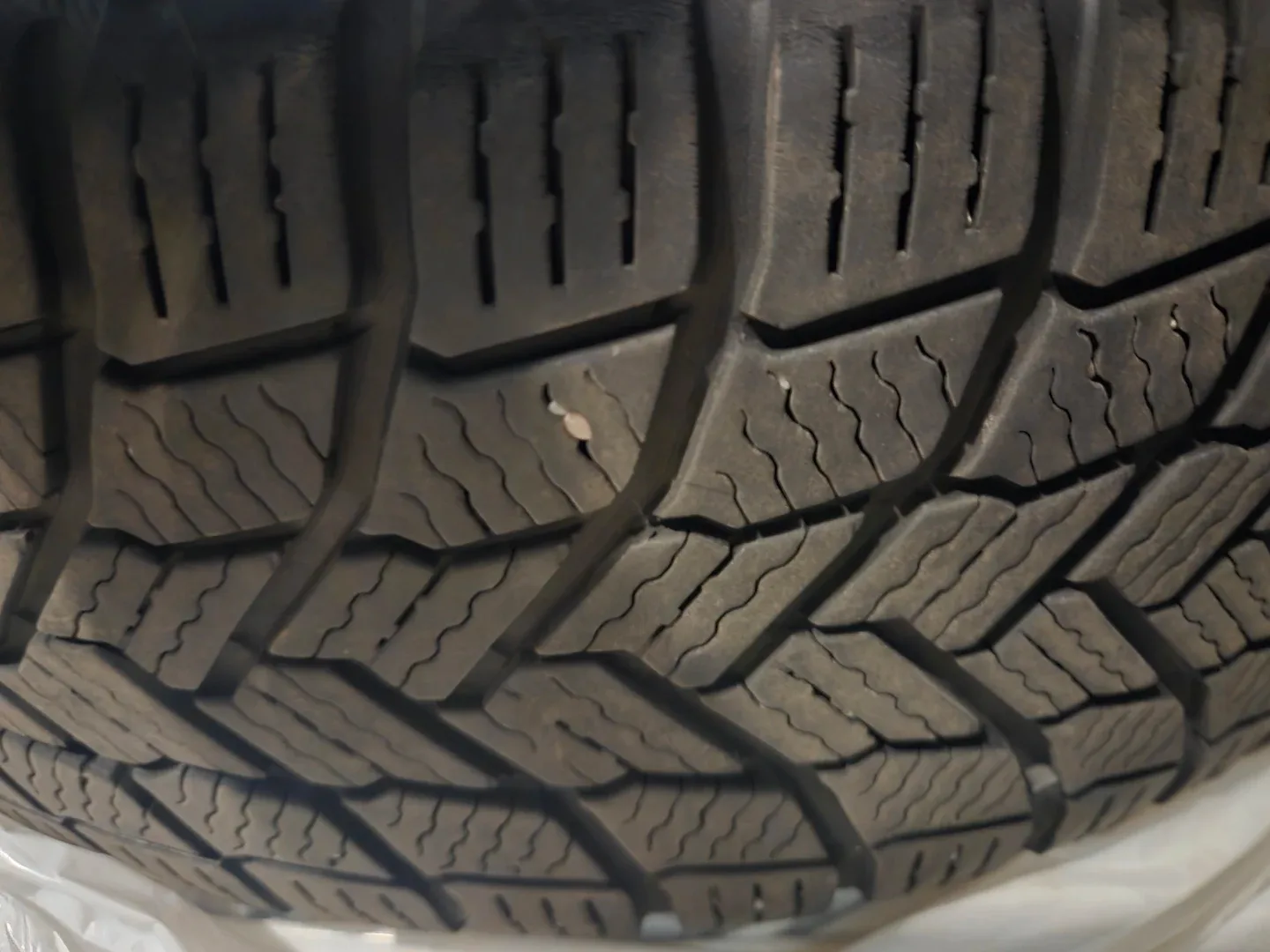 Snow Tires for sale  - Michelin X Ice  195/65 R15 Winter Tires image indicator(2)