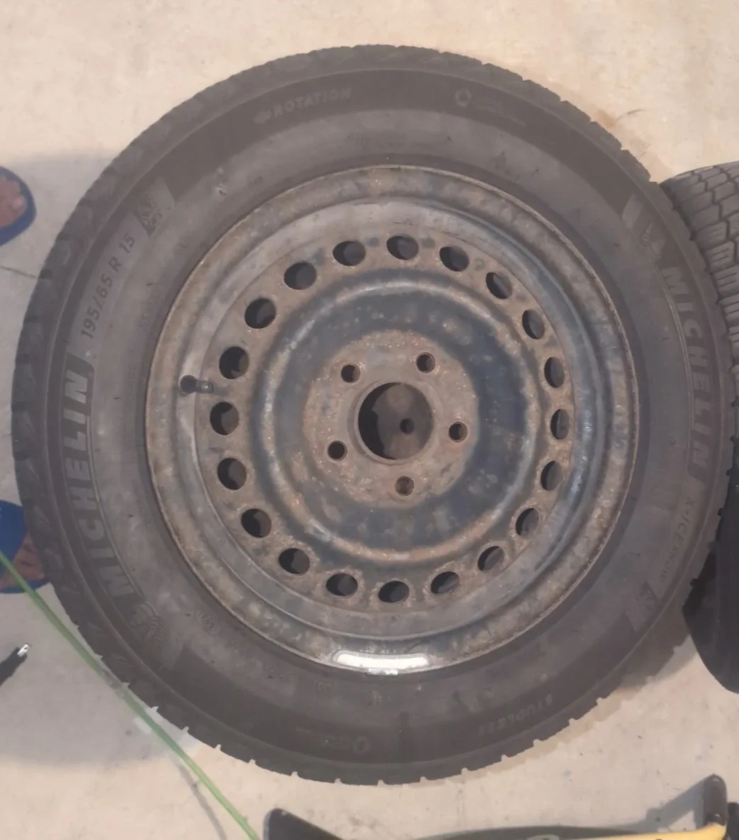 Snow Tires for sale  - Michelin X Ice  195/65 R15 Winter Tires image indicator(3)