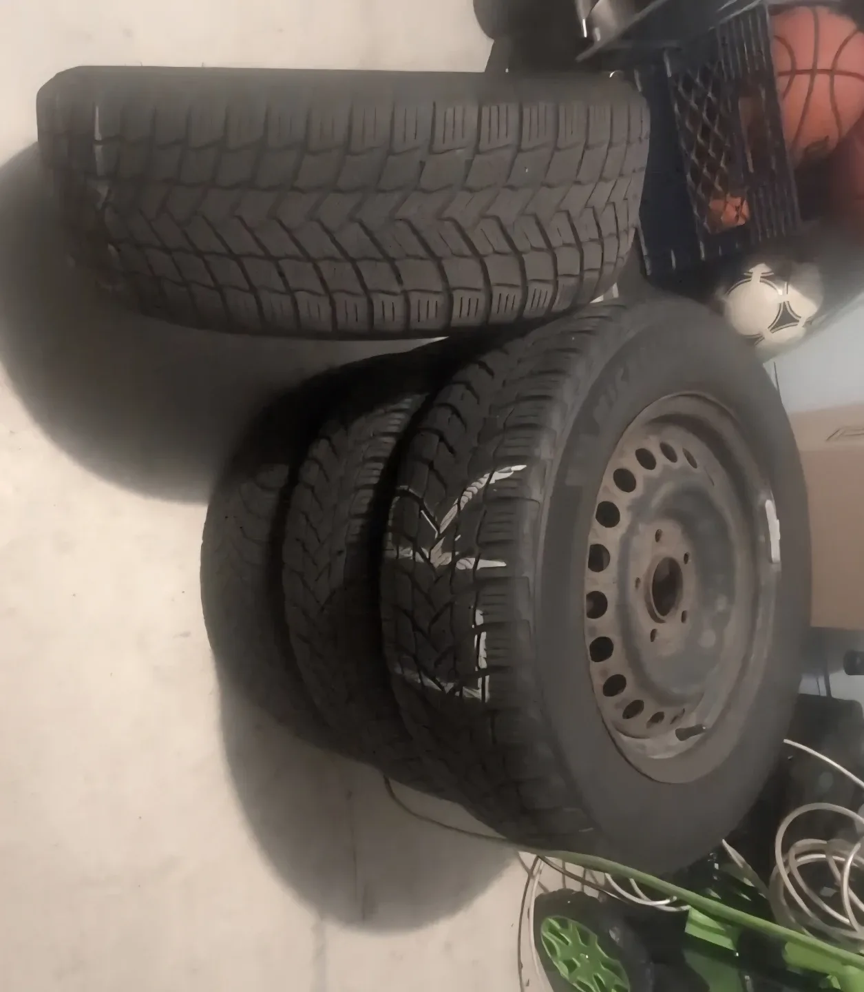 Snow Tires for sale  - Michelin X Ice  195/65 R15 Winter Tires image indicator(4)