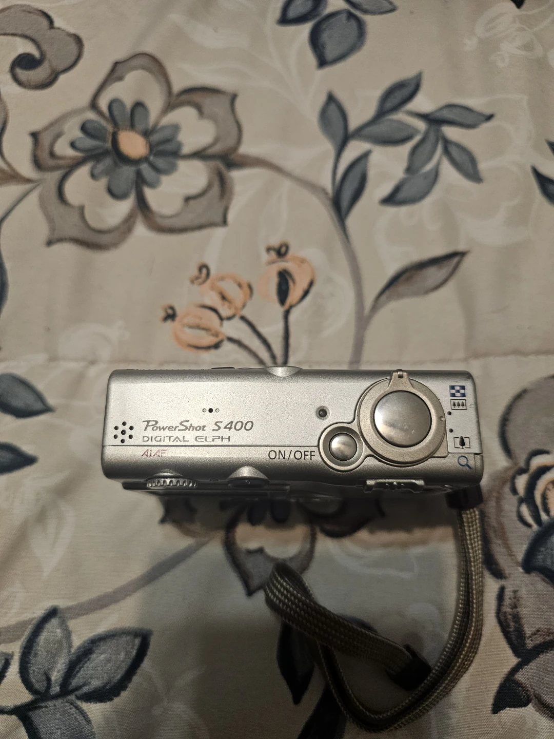 Canon PowerShot S400 Digital ELPH Camera - photo 4
