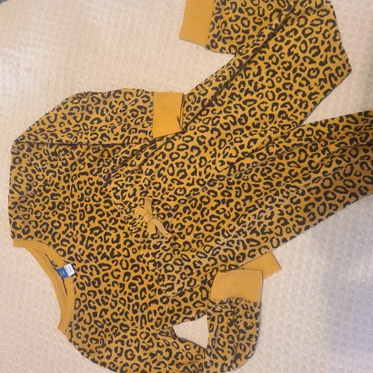 Kids GAP Hoodie & Sanrio H&M Set image indicator(6)