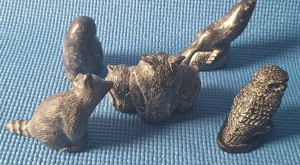 A lot  of 5 vintage soapstone figurines image indicator(2)