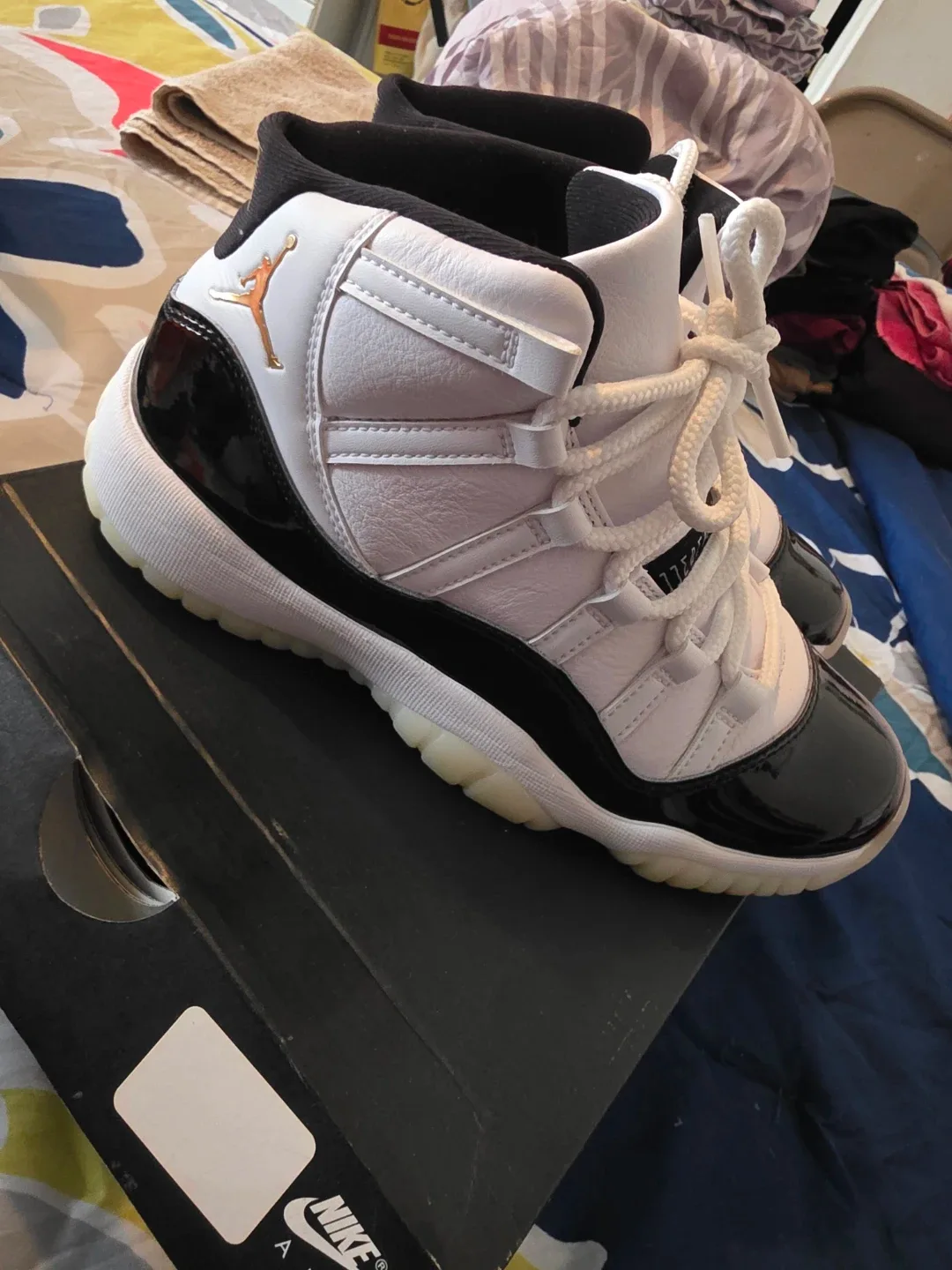 Air Jordan 11 Retro (GS) - Size 7Y image indicator(6)