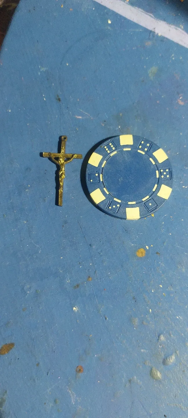 Vintage Crucifix Pendant image indicator(2)