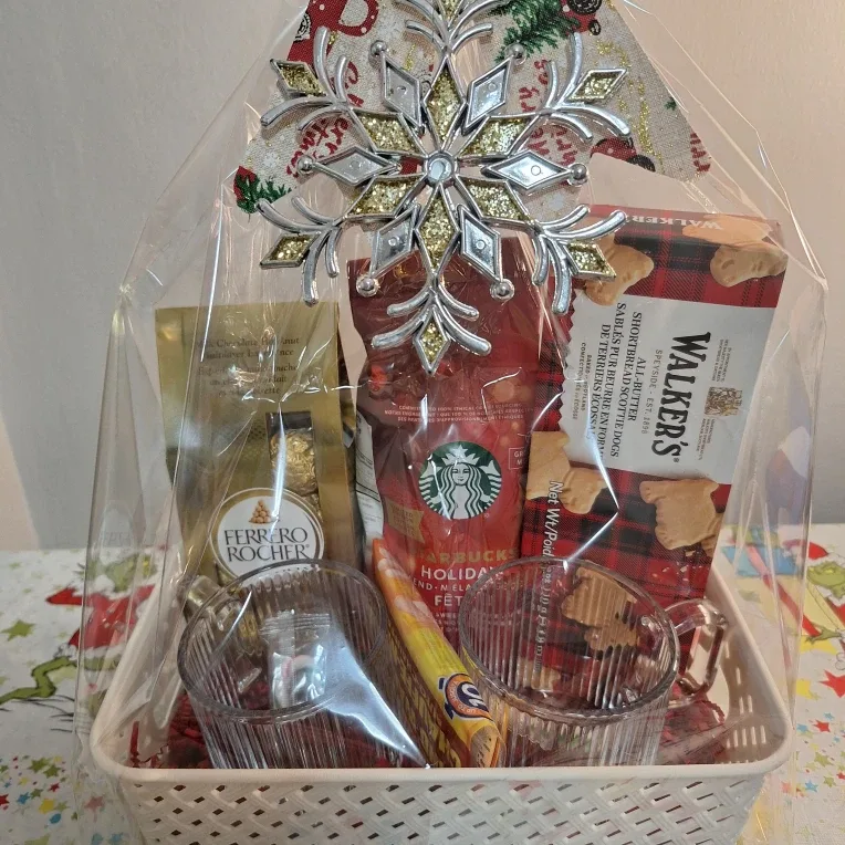 Holiday Gift Basket: Starbucks Coffee, Ferrero Rocher image indicator(3)