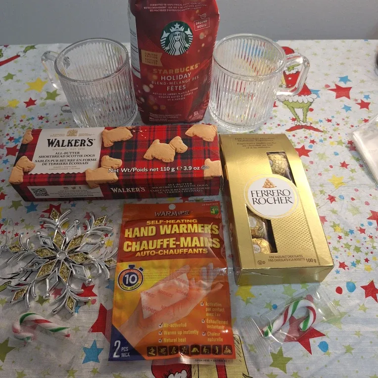 Holiday Gift Basket: Starbucks Coffee, Ferrero Rocher image indicator(7)