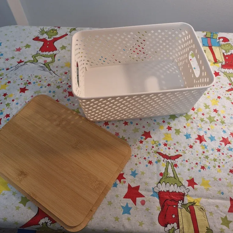 Holiday Gift Basket: Starbucks Coffee, Ferrero Rocher image indicator(8)