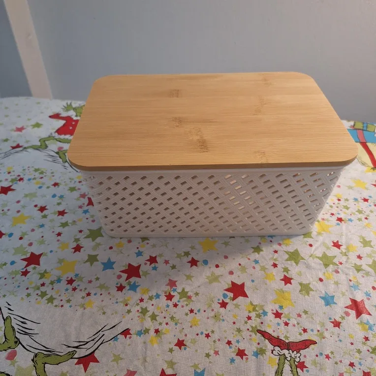 Holiday Gift Basket: Starbucks Coffee, Ferrero Rocher image indicator(9)