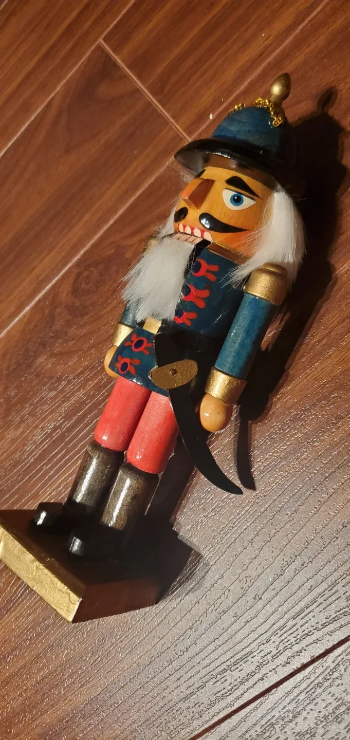 Nutcracker image indicator(3)