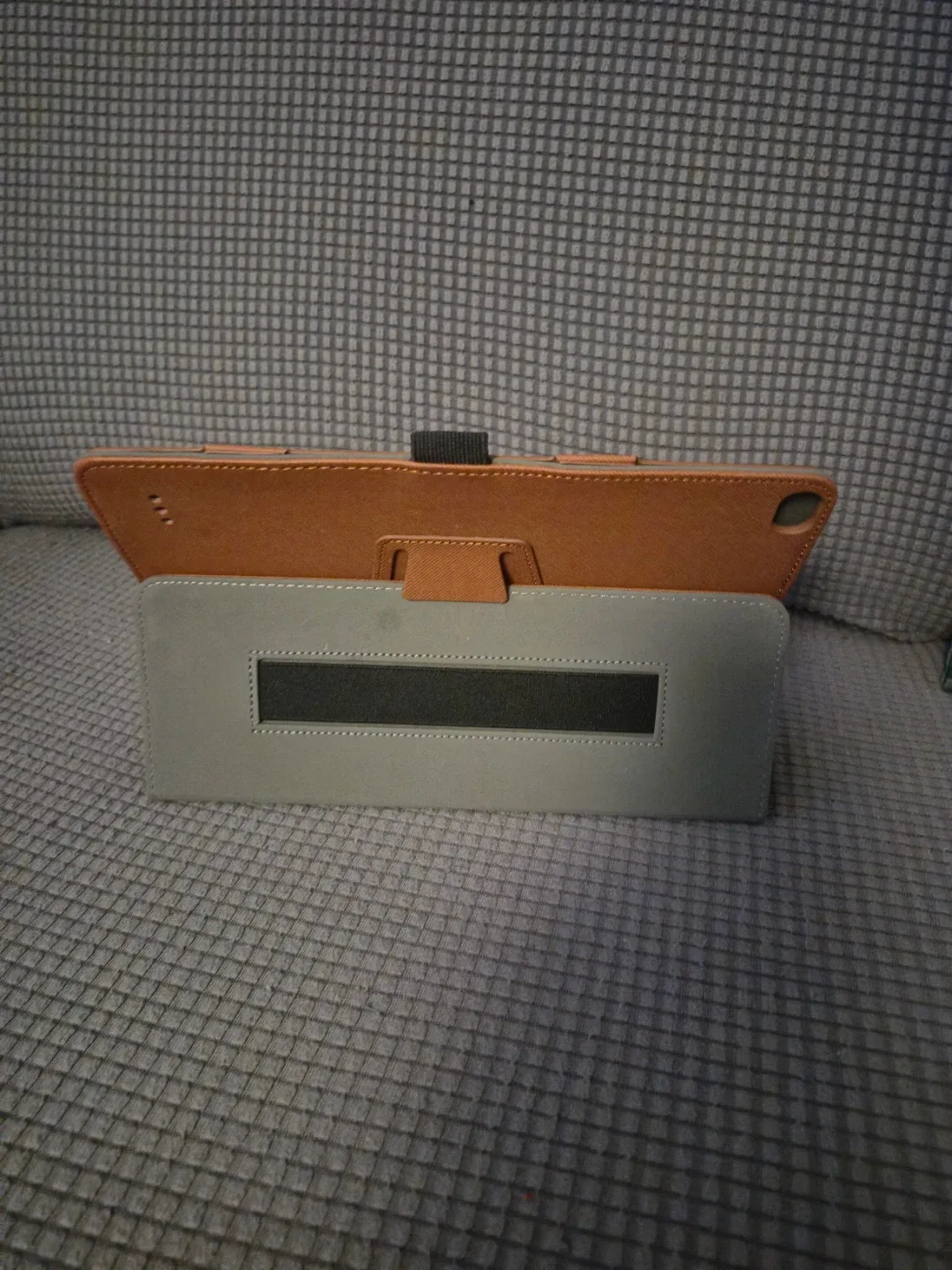 Skinny Dip iPad 2 Flip Case - Melton Wool - Black/Tan image indicator(5)