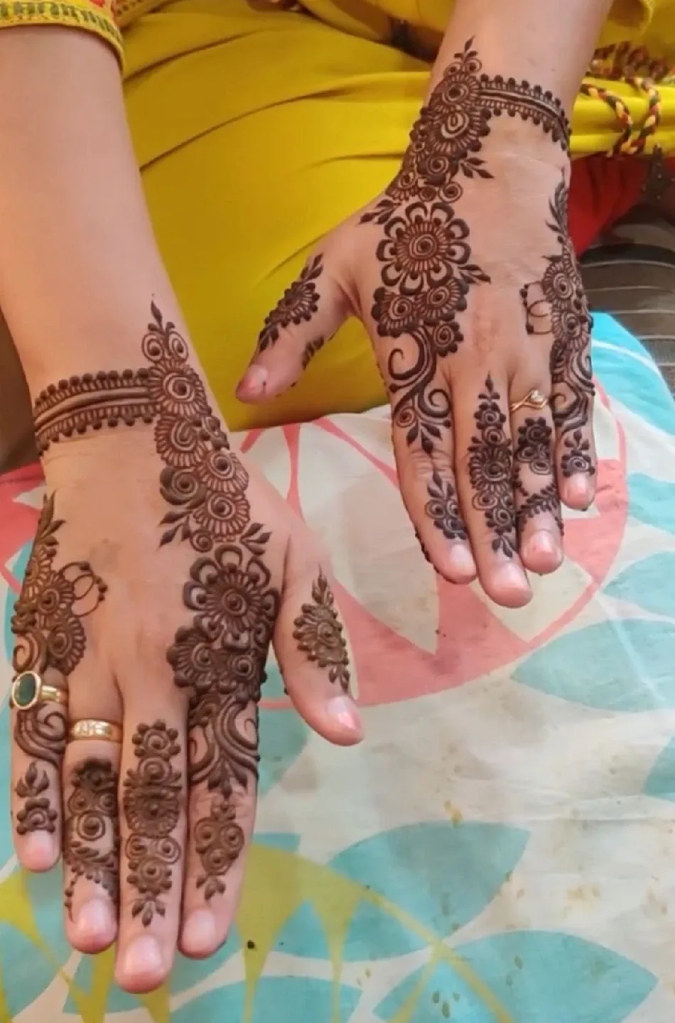 Mehndi artist image indicator(7)