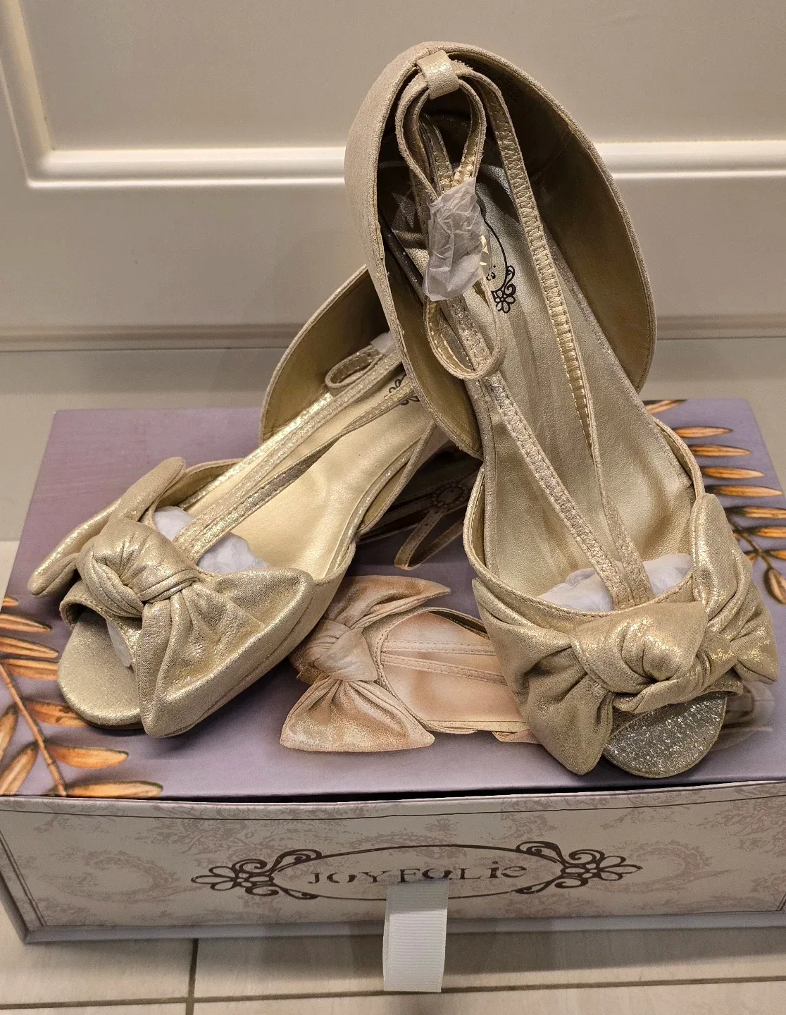 NEW! Girl's Joyfolie Gold Heels! Size 3 - Youth thumbnail