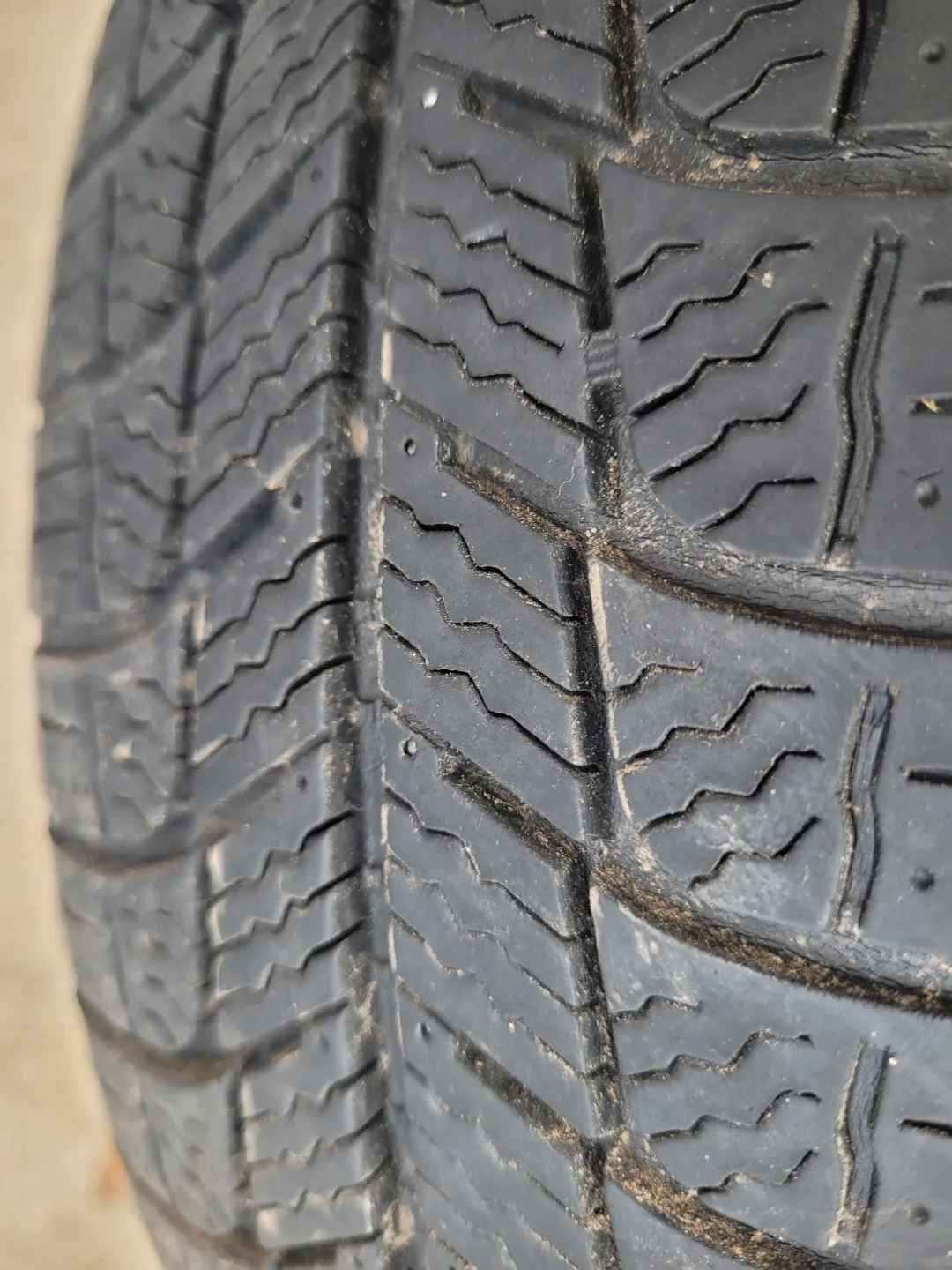 Used 175/65R15 winter Tires - and free Honda rims image indicator(3)
