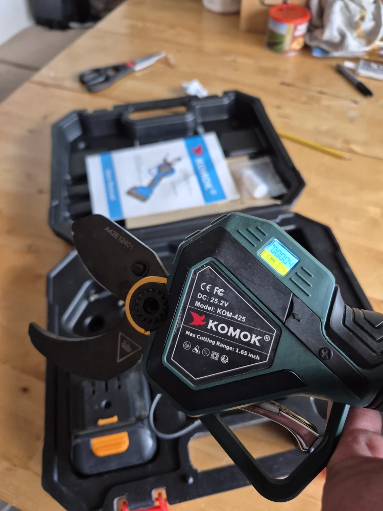 Cordless very strong Pruning Shears bea reg.299$ - Like New! - photo 4