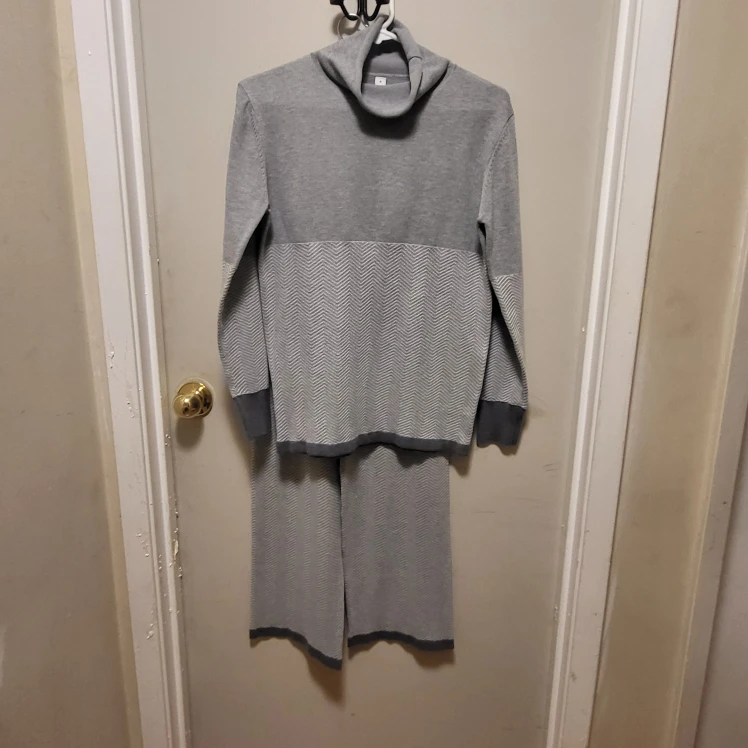 Grey Knit Turtleneck Sweater and Pants Set - Size Small