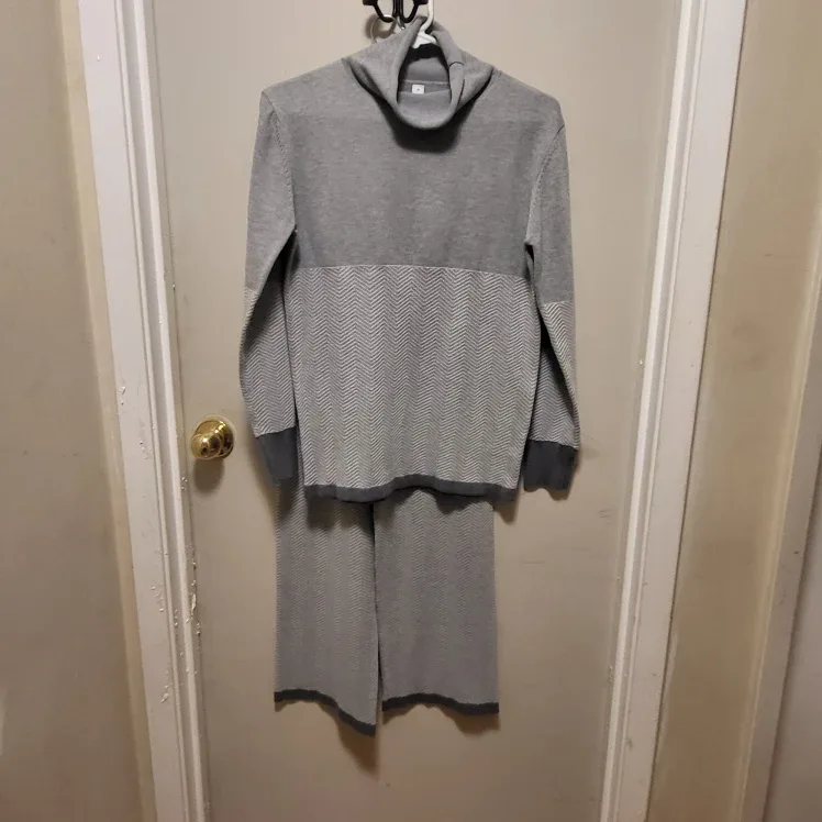 Grey Knit Turtleneck Sweater and Pants Set - Size Small