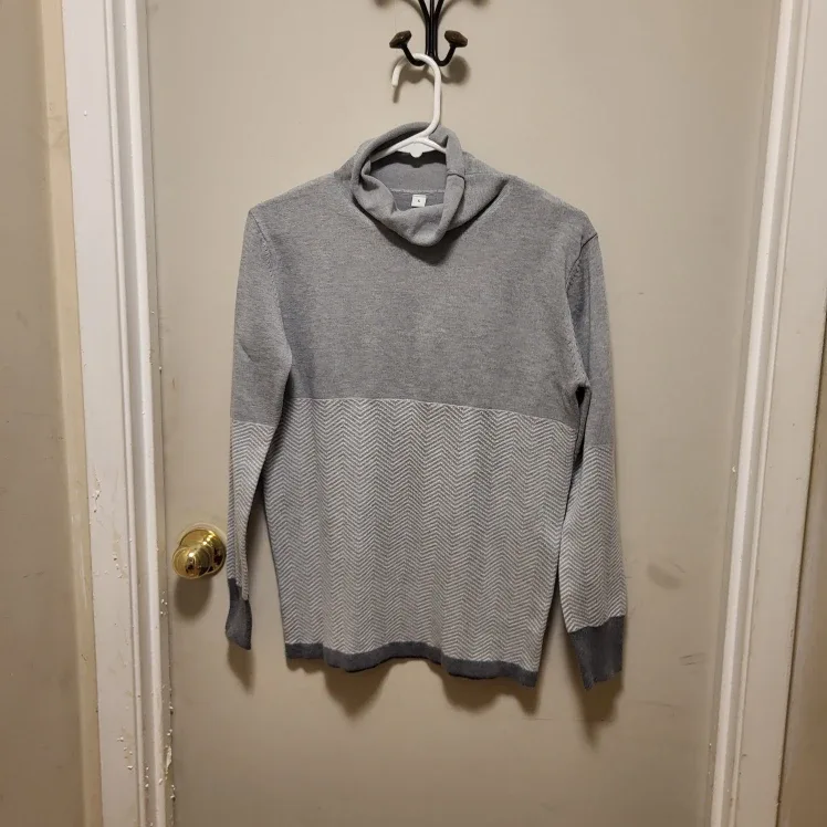 Grey Knit Turtleneck Sweater and Pants Set - Size Small image indicator(3)