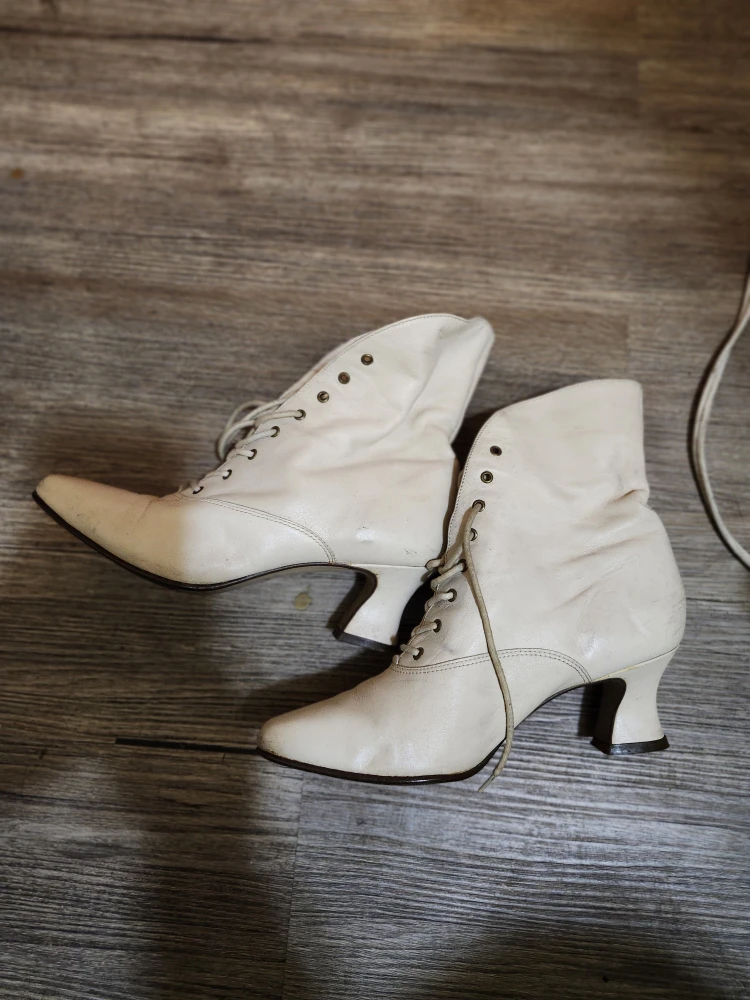 Vintage Cream Lace-Up Ankle Boots - photo 2