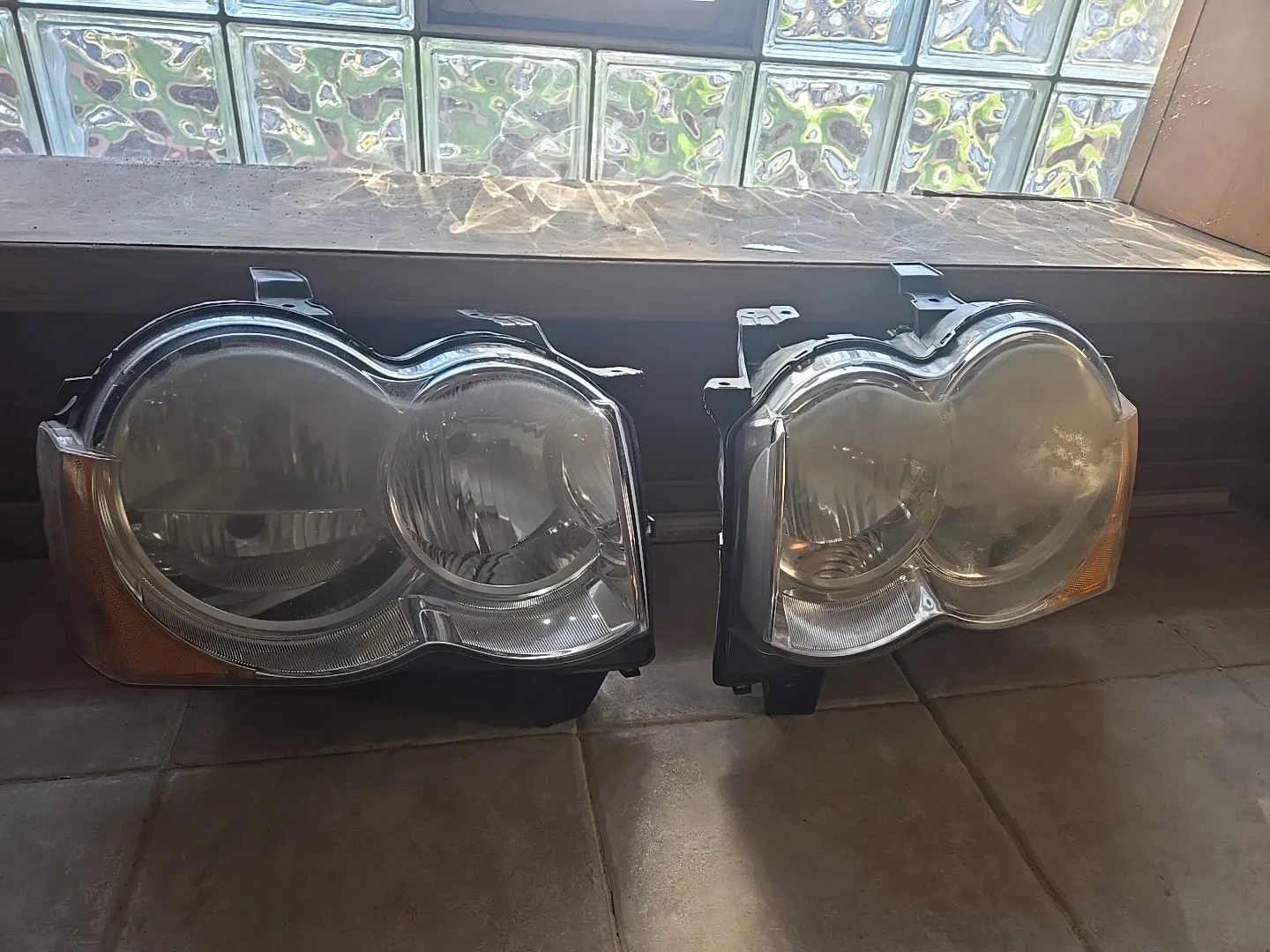 2005-2010 WK Jeep Grand Cherokee Headlight Pair image indicator(10)