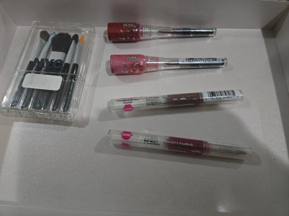 N.Y.C. Liquid Lipsticks & Brush Set