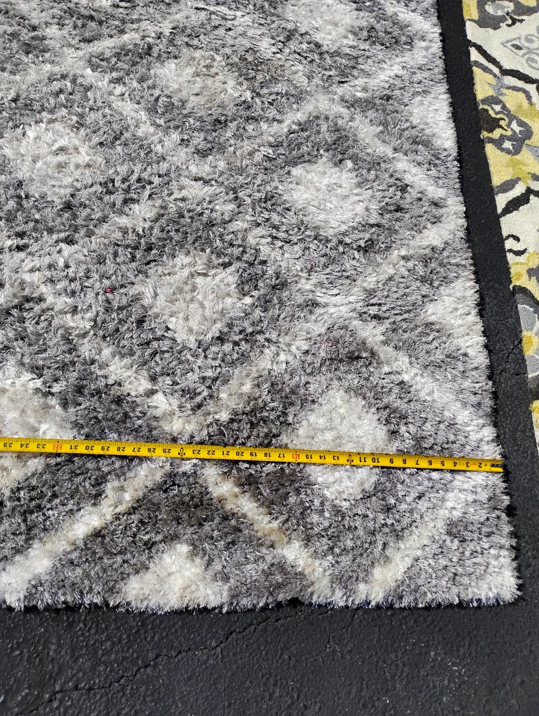 Gray & White Shag Rug (5' x 7') image indicator(4)
