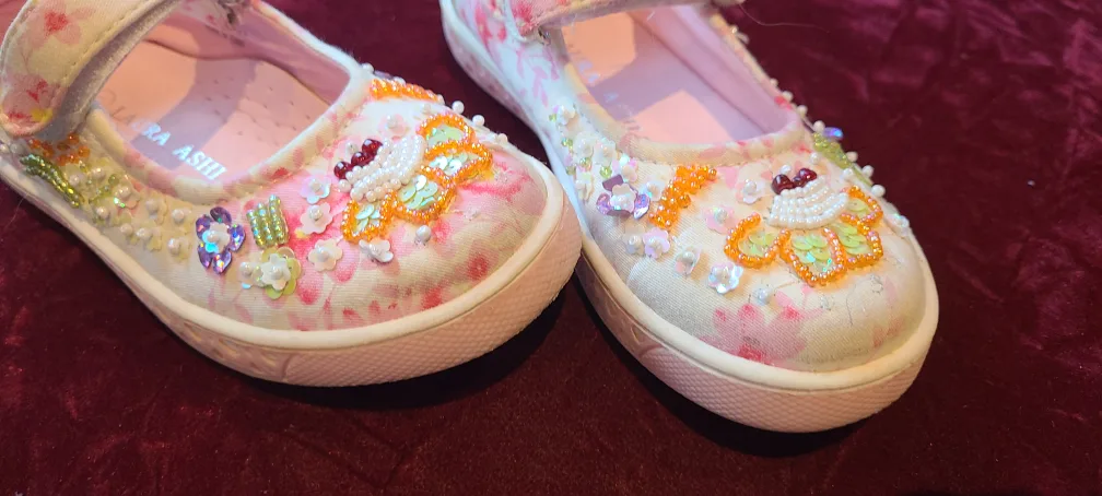 Laura Ashley Toddler Shoes - Size 9 image indicator(2)