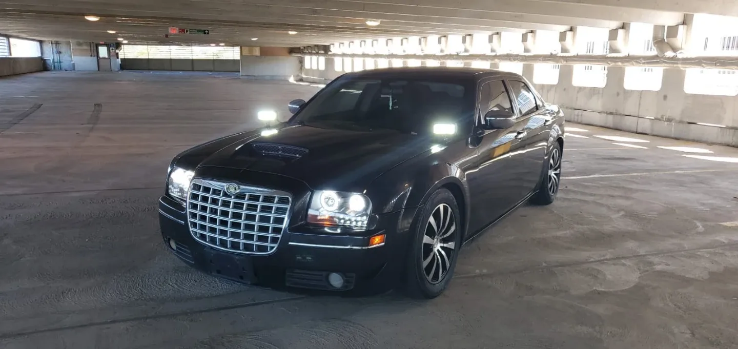 Chrysler 300 Sedan - Black image indicator(8)