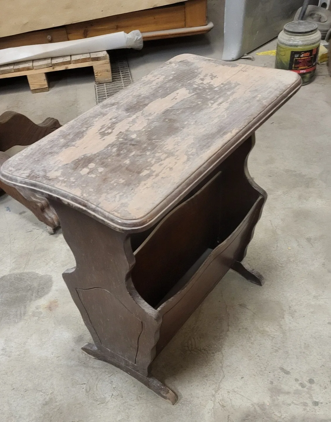 Vintage Brown Magazine Table image indicator(2)