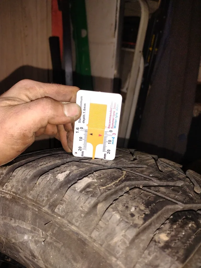 Set of 4 on rims Continental Winter Tires 205/55 R16 image indicator(2)