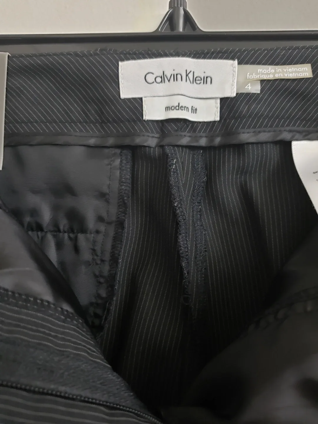 Liz Claiborne Petite Black Pants - Size 8 image indicator(7)