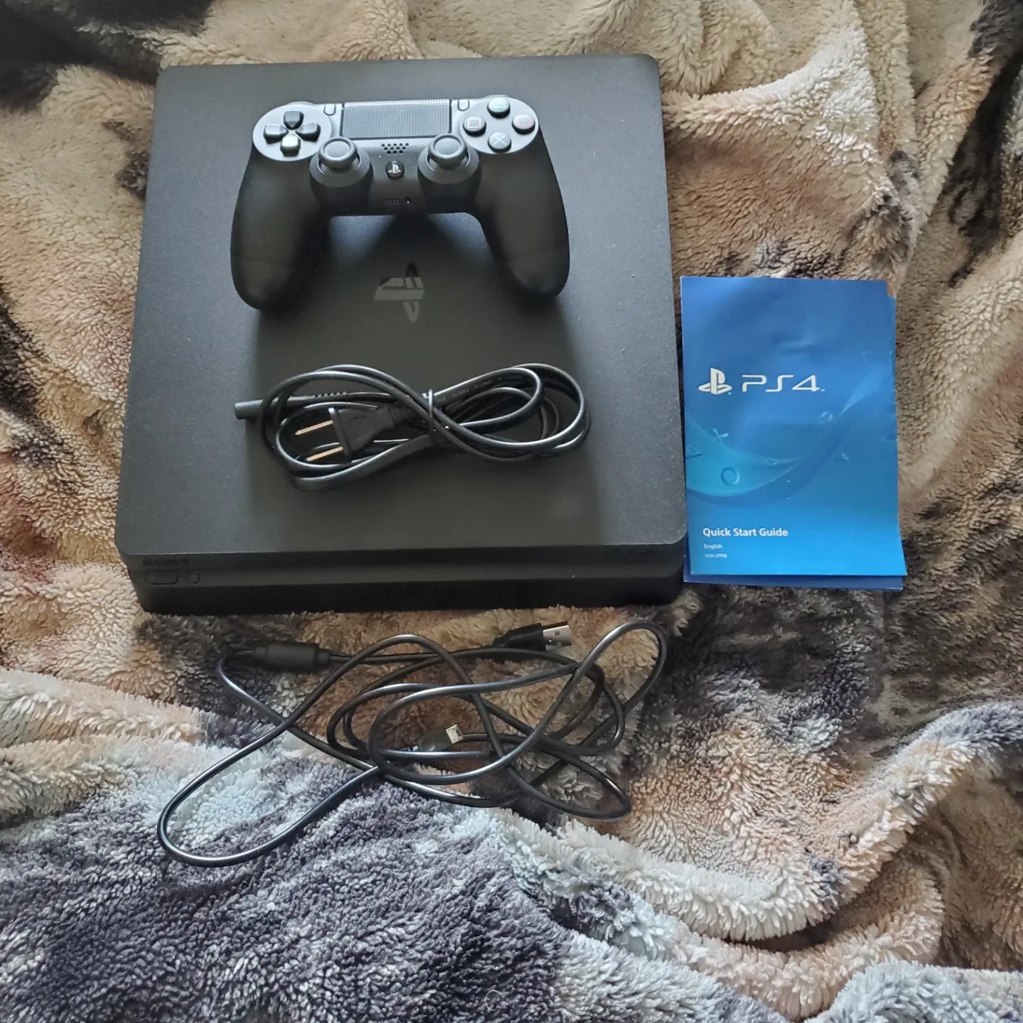 Sony Playstation 4 (PS4) with Controller image indicator(2)