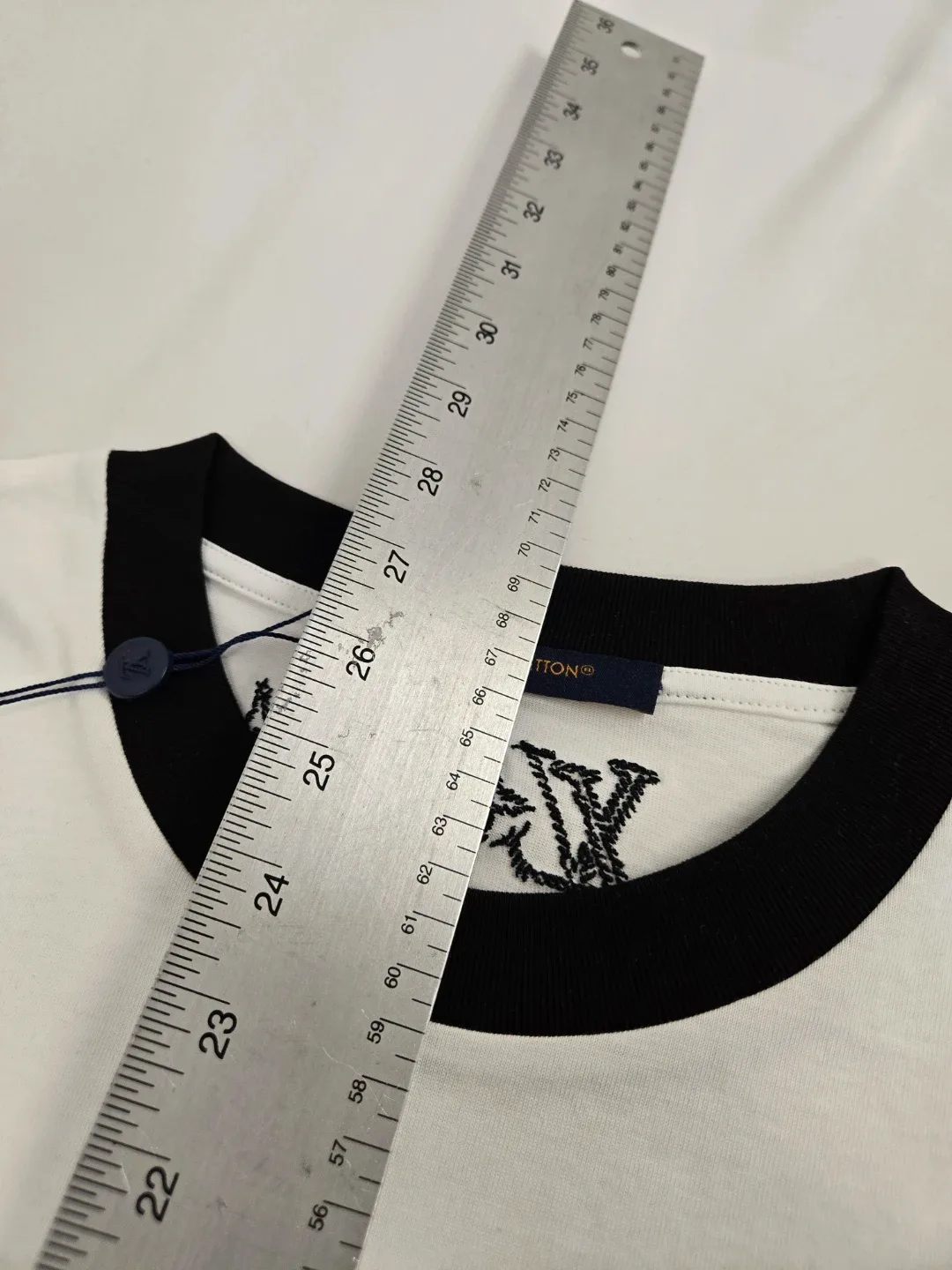 LOUIS VUITTON tee - size small image indicator(5)