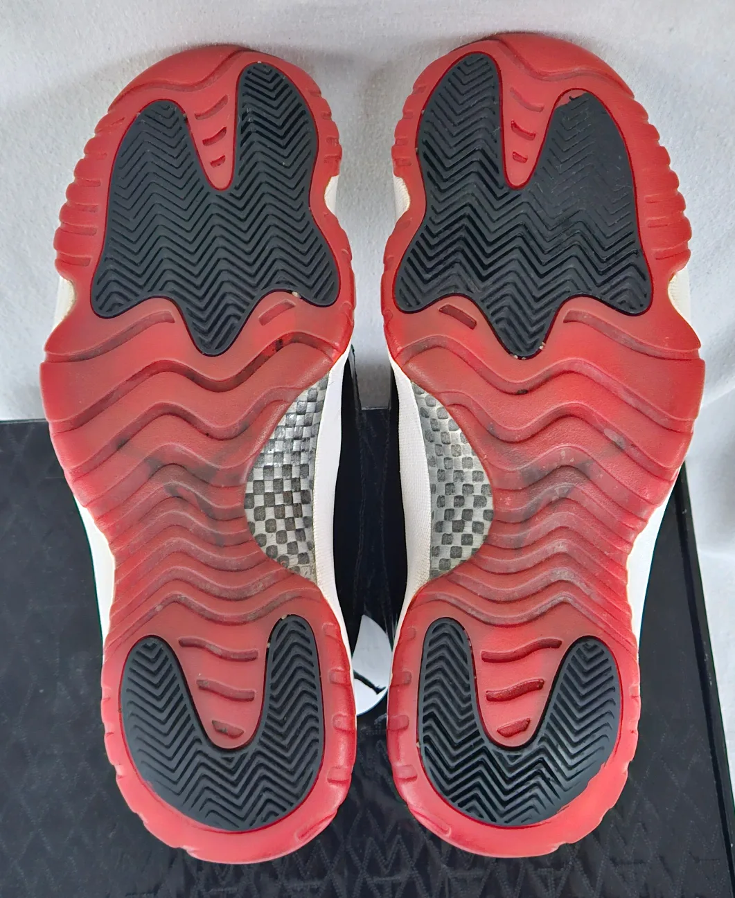 Nike Air Jordan 11 X1 Retro Playoffs Bred Size 12 image indicator(7)