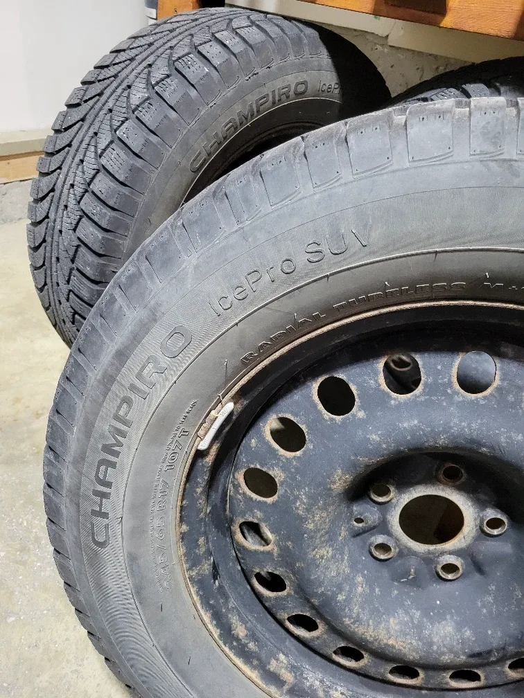 Champiro IcePro SUV Winter Tires 225/65R17 image indicator(2)