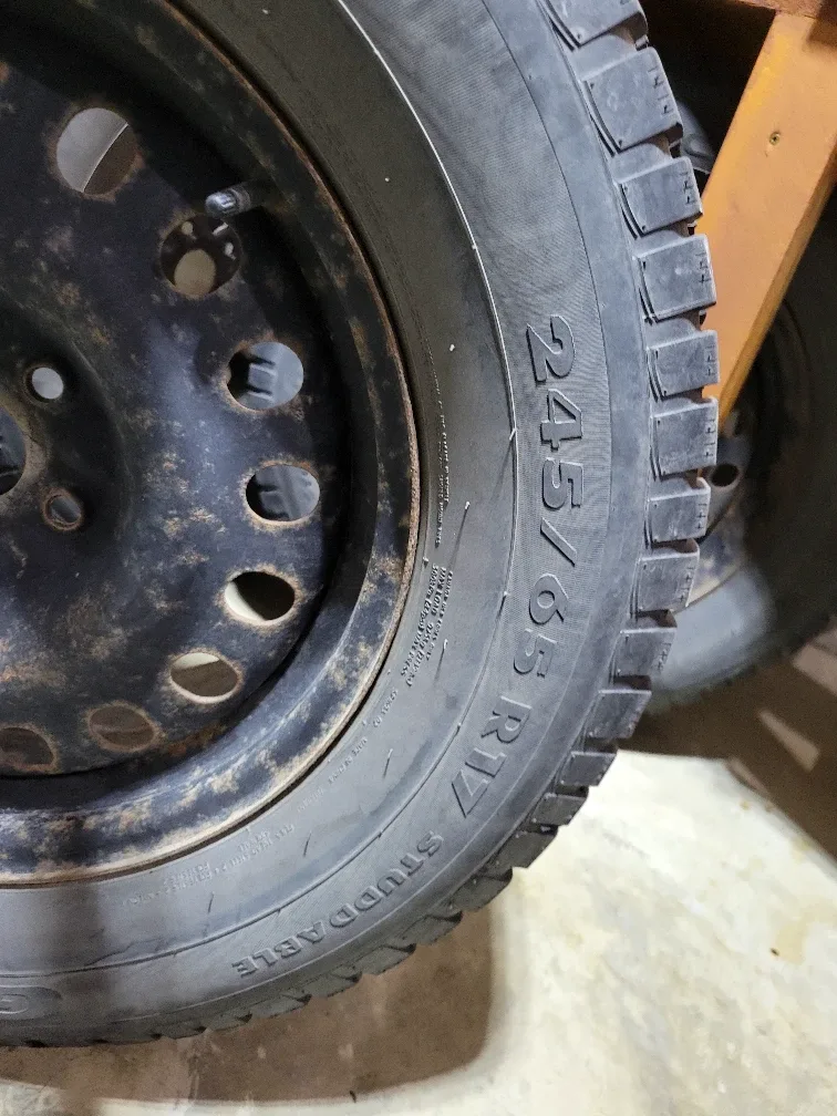 Champiro IcePro SUV Winter Tires 225/65R17 image indicator(3)