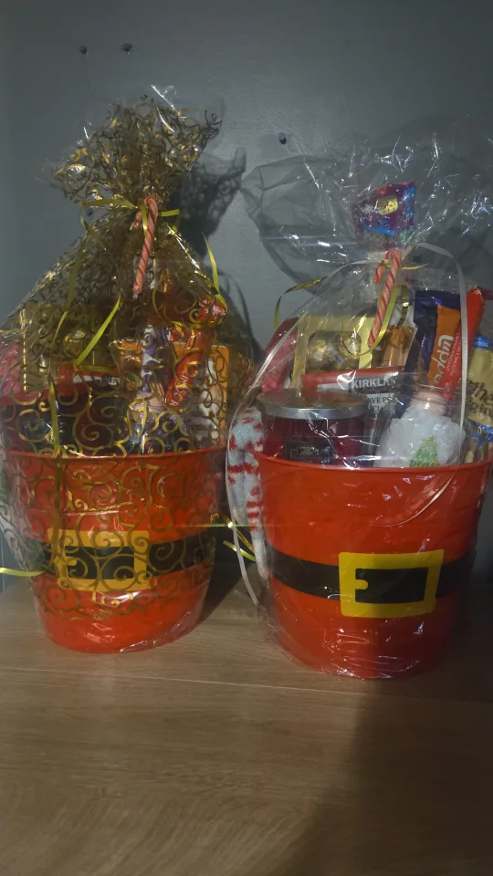 Blanket/Candle Christmas Basket image indicator(3)