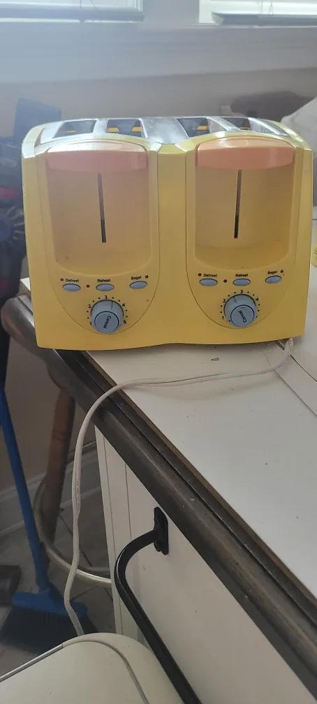 Tweety Bird 4-Slice Toaster image indicator(3)