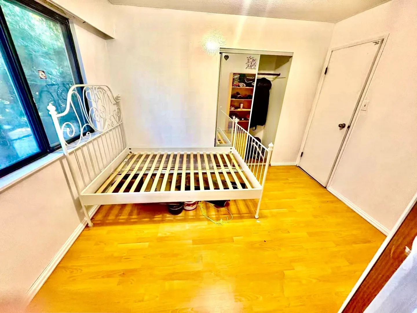 White Metal Bed Frame image indicator(2)