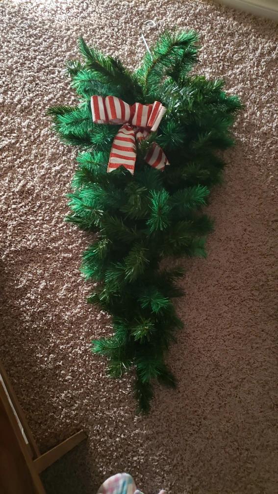 2 Teardrop Swags and 3-13,11,18 in round Christmas Wreaths - photo 2