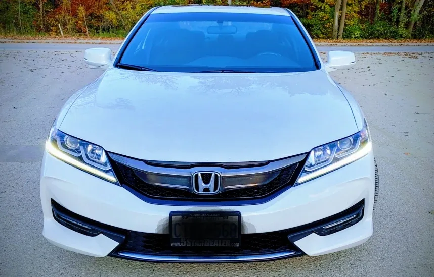 White Honda Accord Coupe image indicator(3)